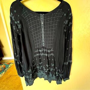 Johnny Was beautiful Embroidered navy blue top